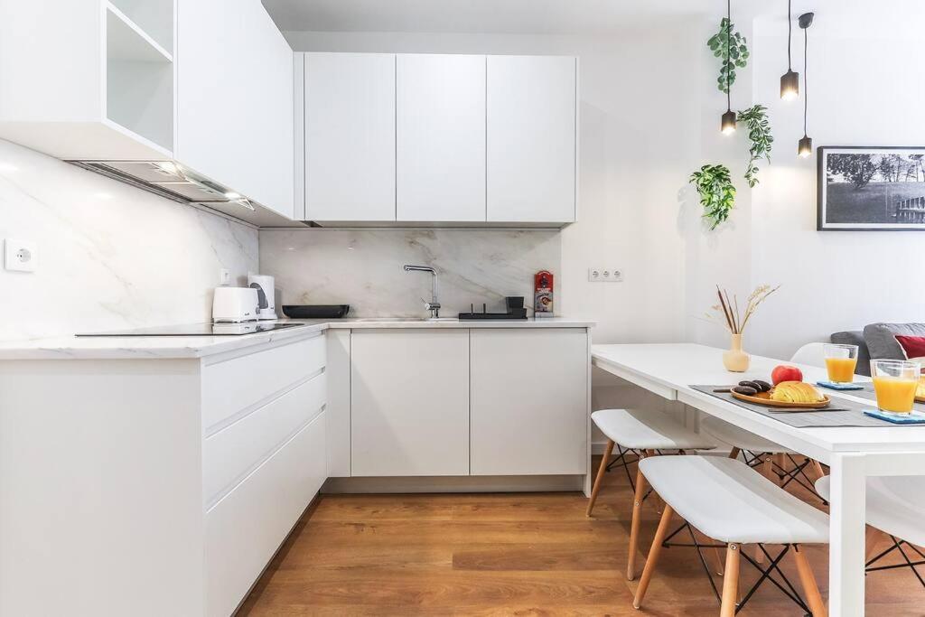 Vita Portucale ! Bright Campo Ourique W/ Terrace Lissabon Exterior foto