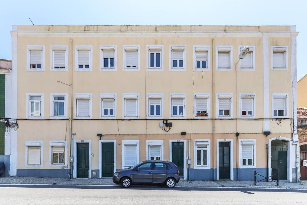 Vita Portucale ! Bright Campo Ourique W/ Terrace Lissabon Exterior foto