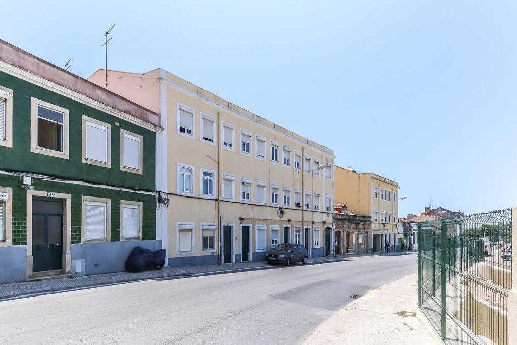 Vita Portucale ! Bright Campo Ourique W/ Terrace Lissabon Exterior foto